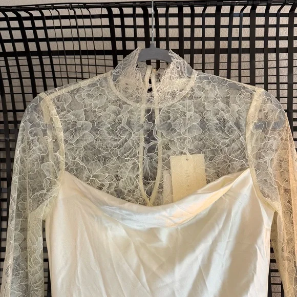 De la vali croissant mini dress in ivory silk satin and lace - Picture 3 of 10